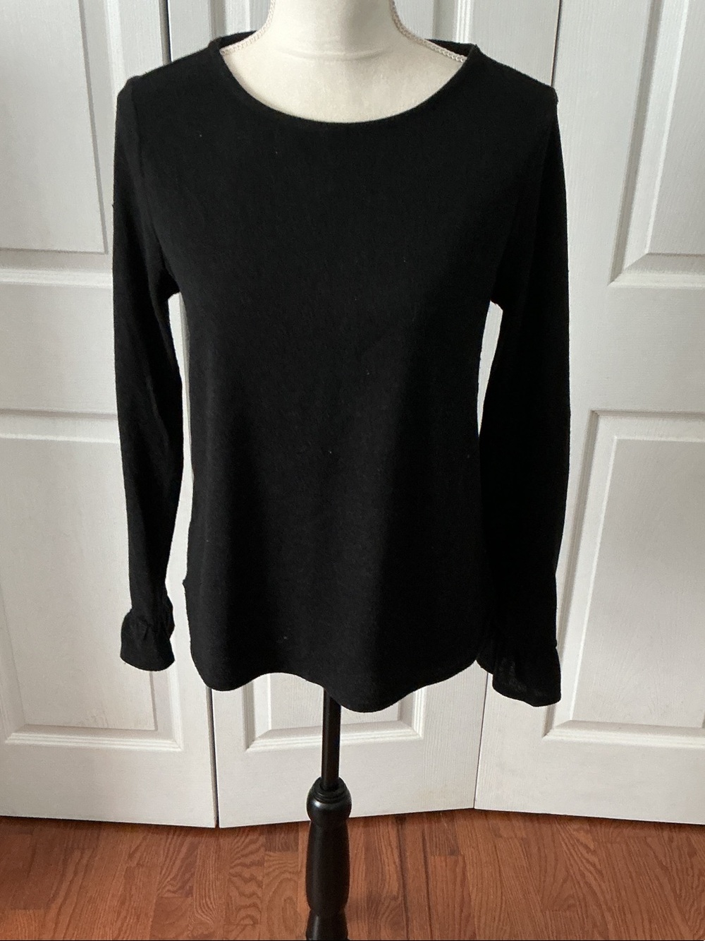 Elle Black Long Sleeve Crewneck Top